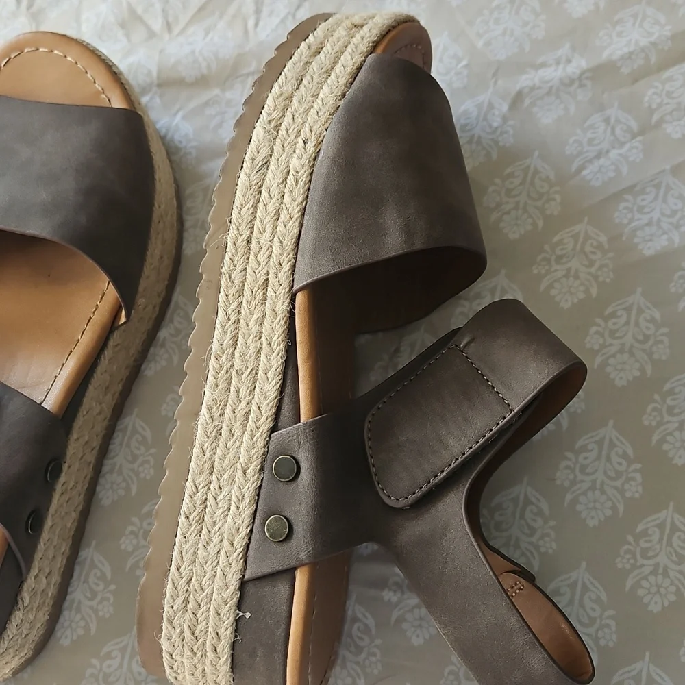 Soda Women's Tan Wedge Sandals - Picture 5 of 8